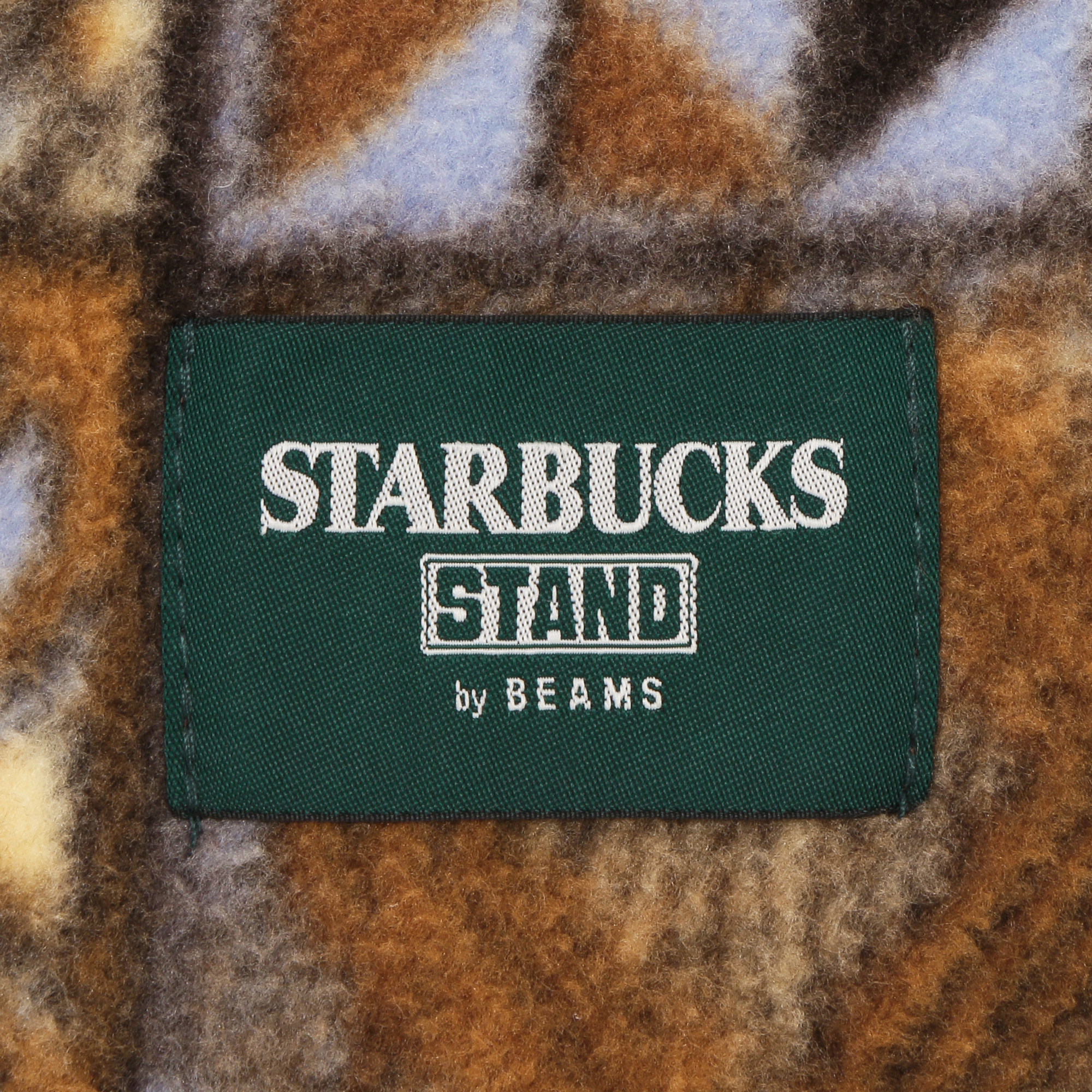 STARBUCKS STAND by BEAMS フリースマフラー STARBUCKS STAND by BEAMS 総柄プリントフリース マフラー|グッズ